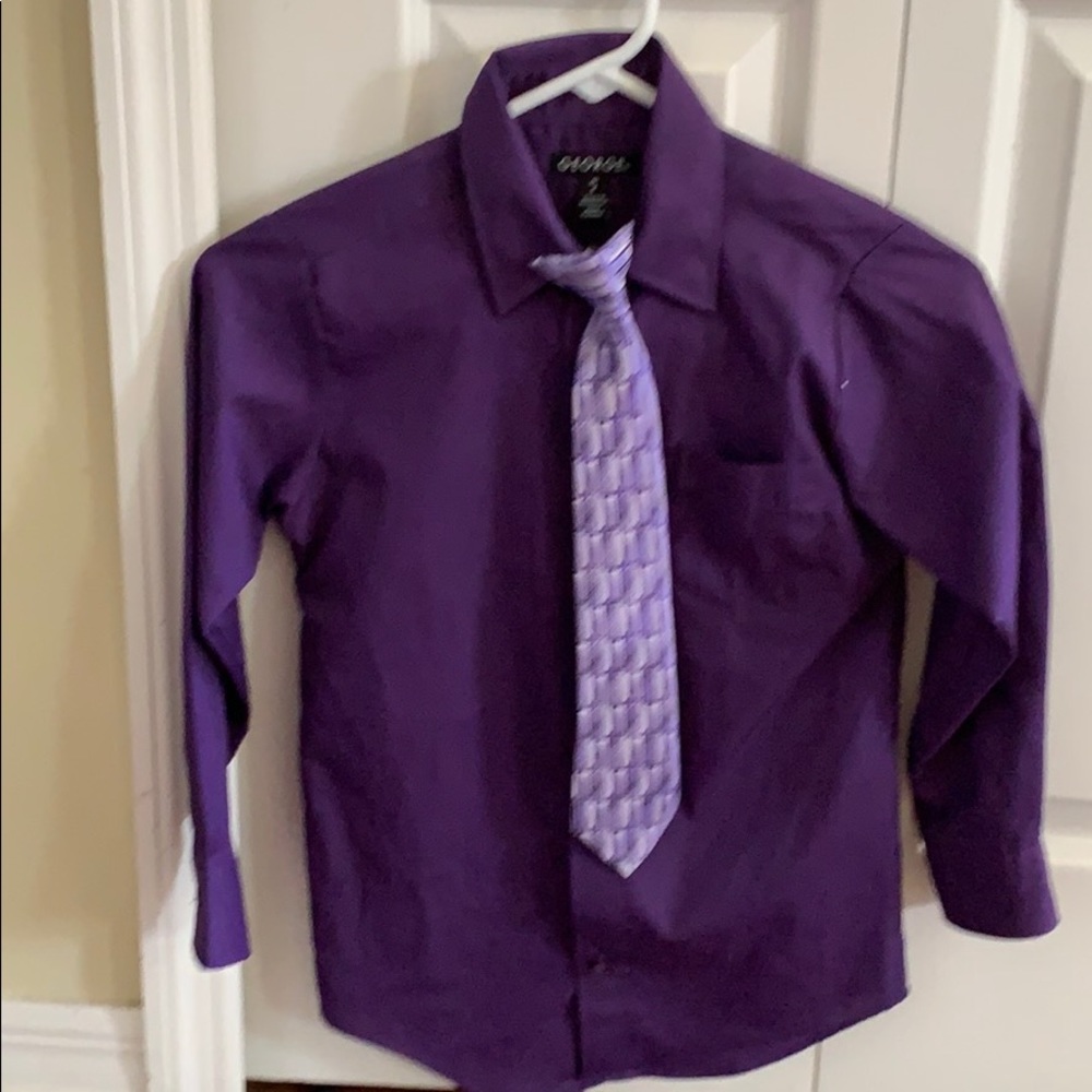 Dark purple dress shirt with matching tie. Size 8